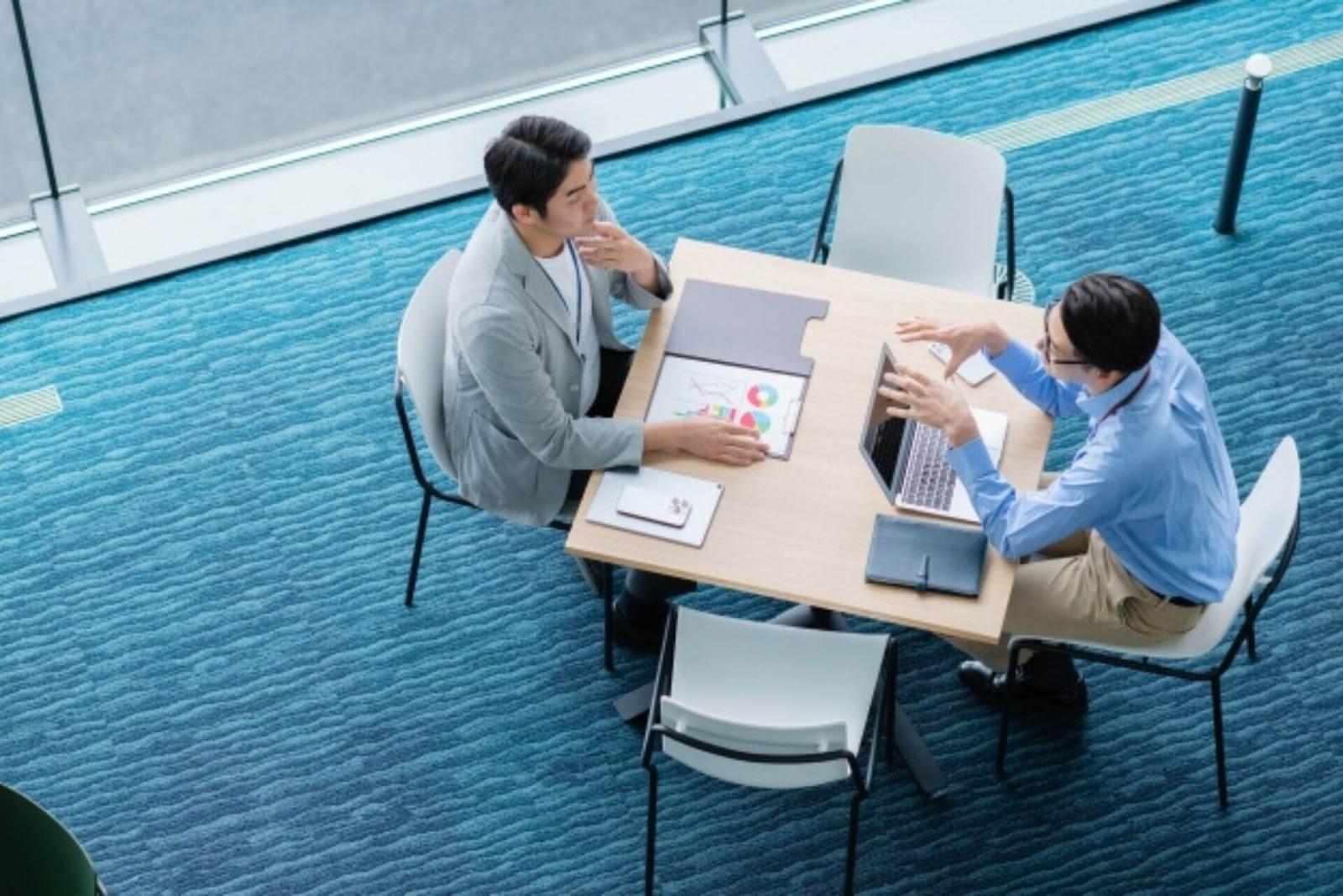 AIを導入するメリット・デメリットは？手順や業界別の事例も紹介