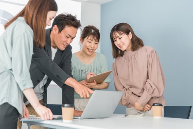 統合顧客管理とは?CRMを導入するメリットやCDPとの違いを解説