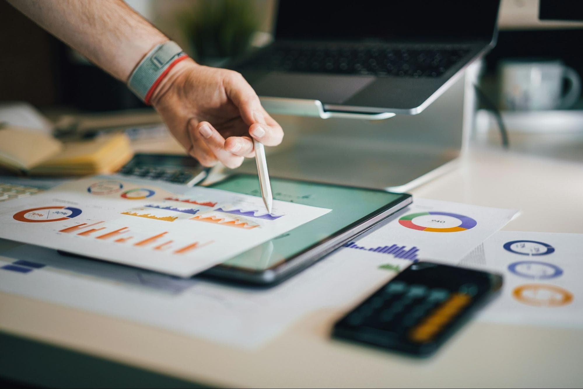 CRM(顧客管理システム)の導入費用はいくら?タイプ別の相場と内訳を解説