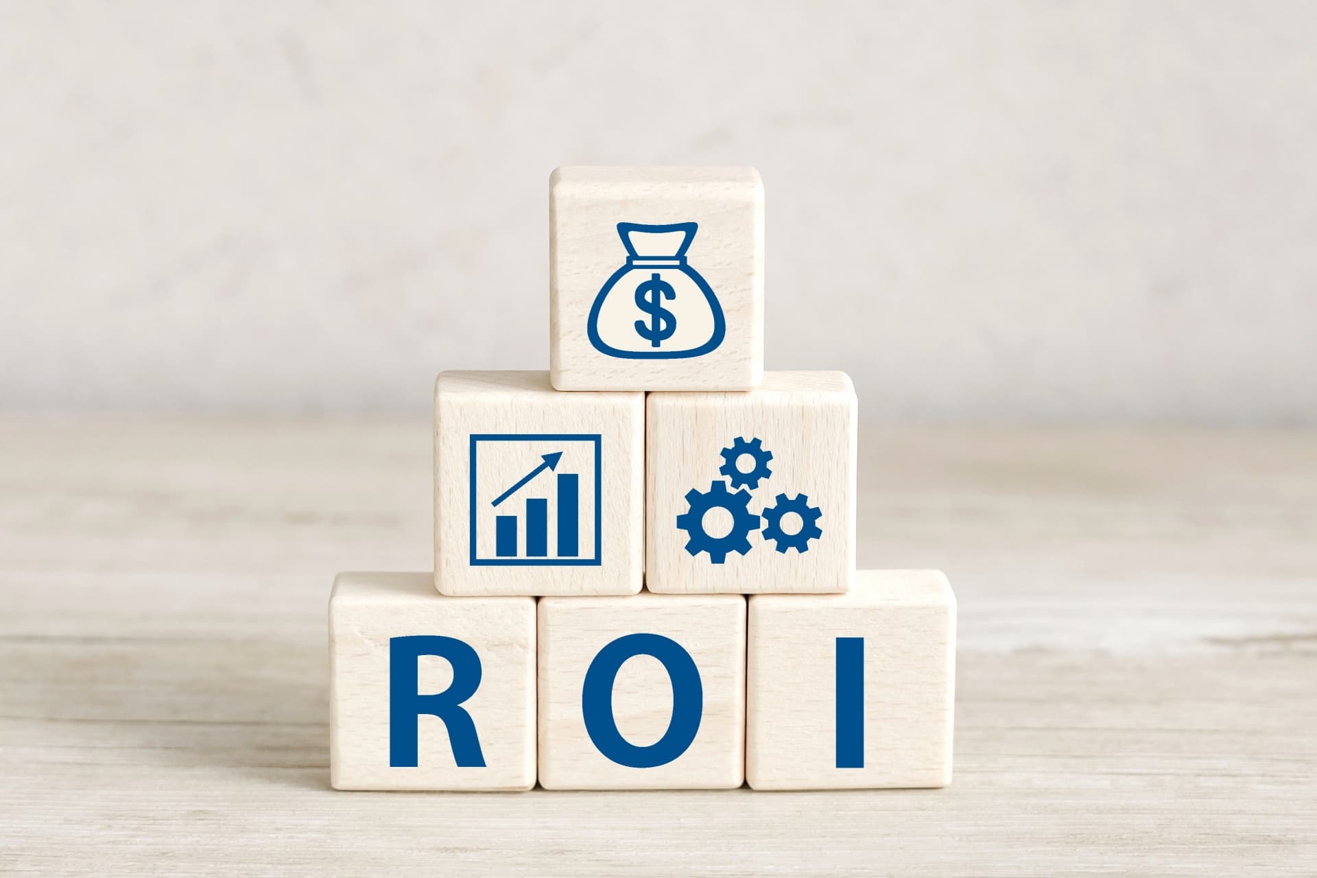 ROI(投資利益率)とは?数値を高める方法や役立つツールなどを紹介
