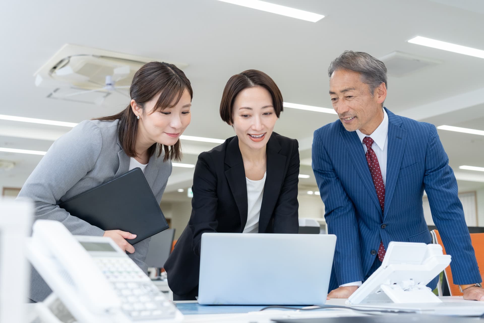 CRMとMAの違いとは?機能・役割の比較やどちらを導入すべきかを解説