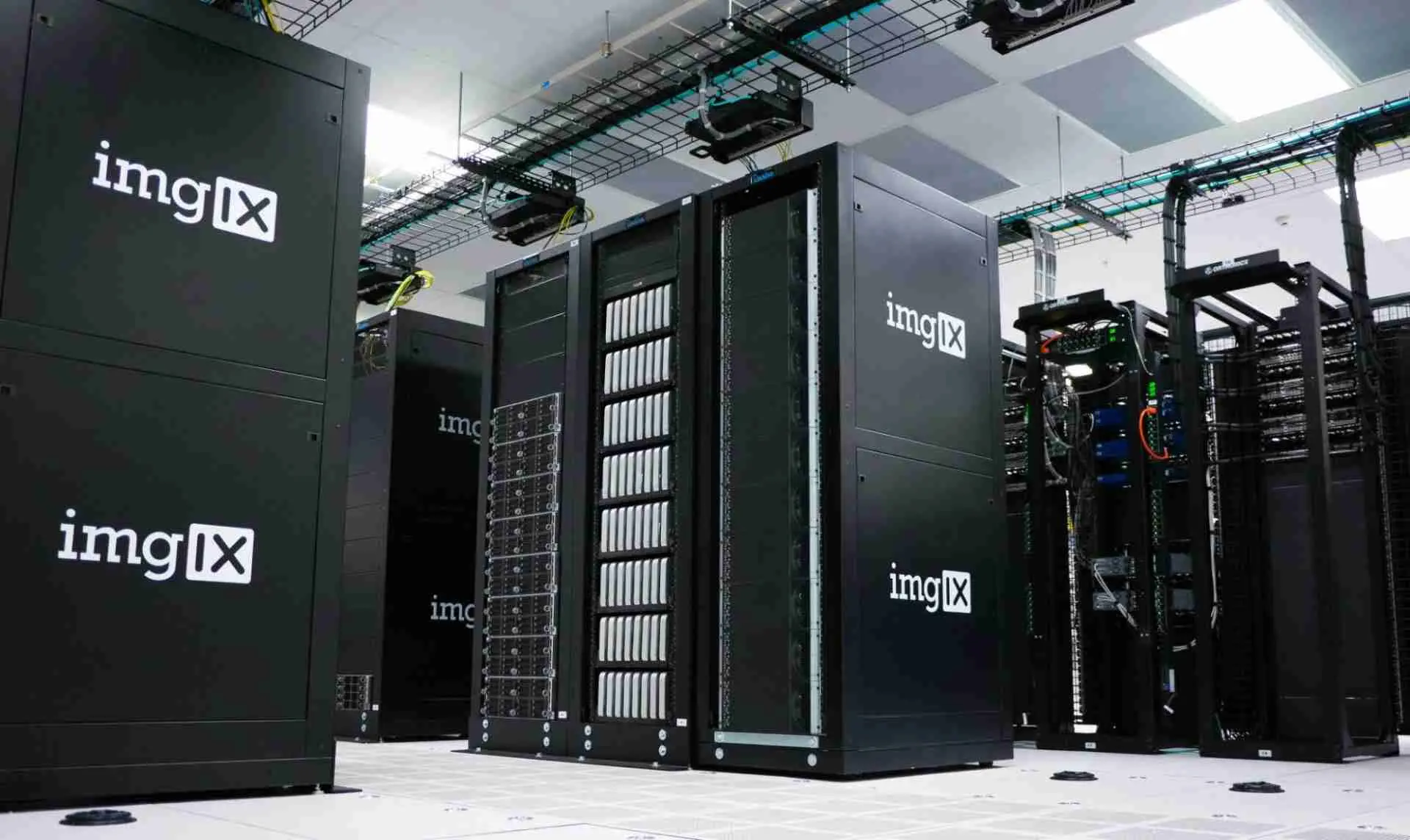 データレイクハウスとは?構成要素や導入メリット、活用事例などを紹介