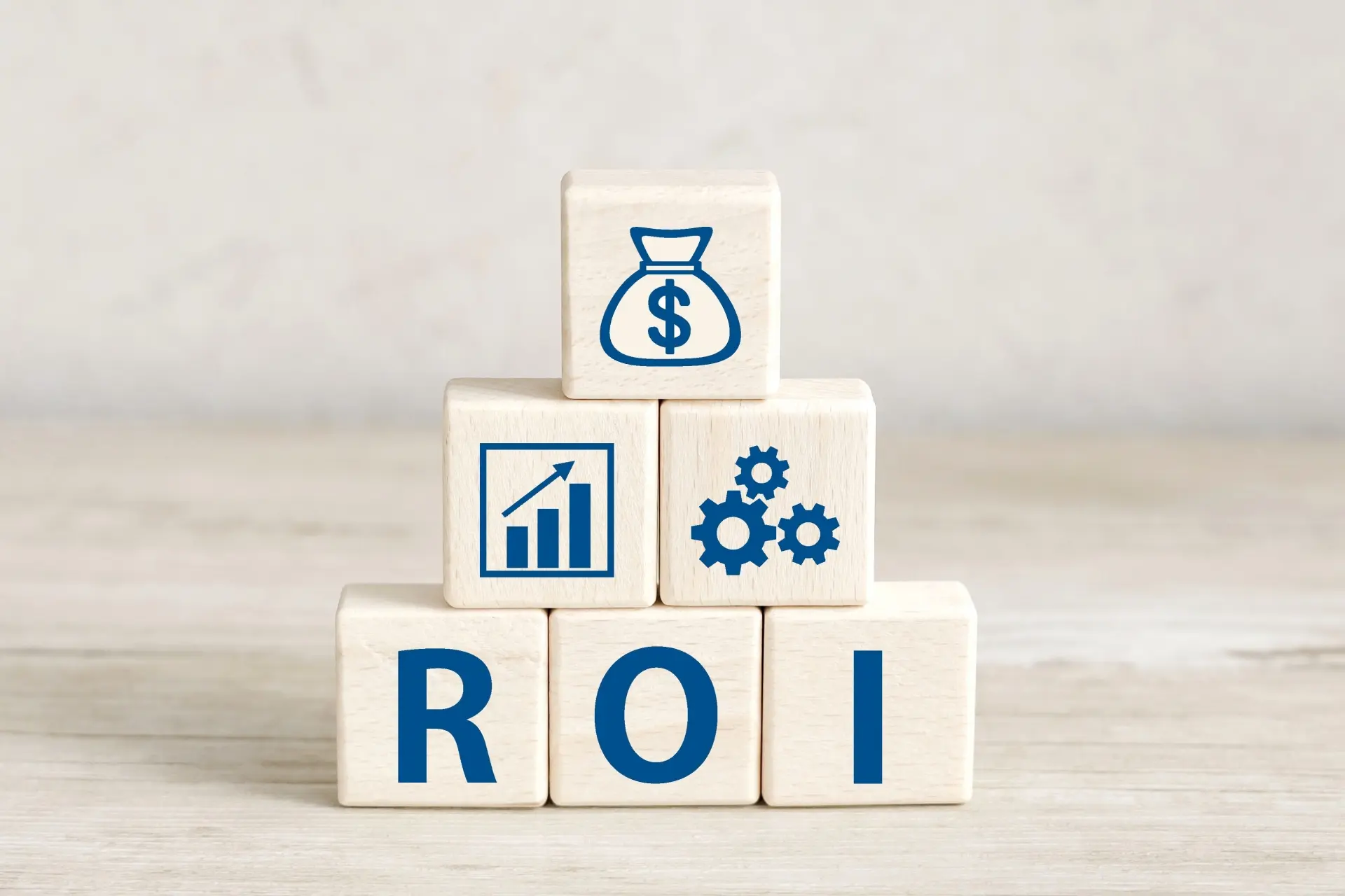 ROI(投資利益率)とは?数値を高める方法や役立つツールなどを紹介